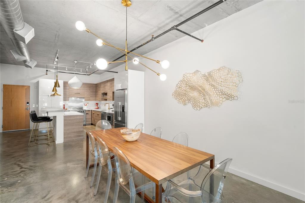 1212 E WHITING ST #207