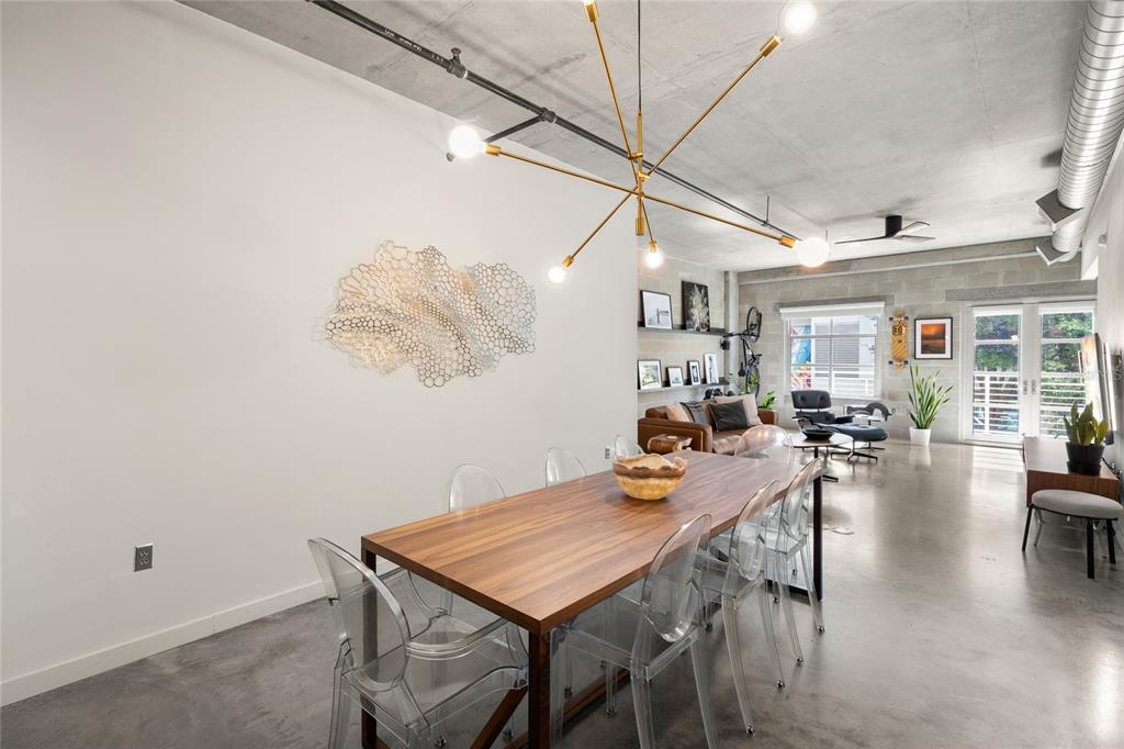 1212 E WHITING ST #207