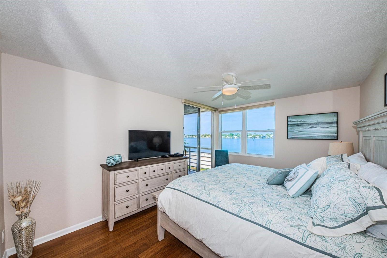 5701 BAHIA DEL MAR CIR #204