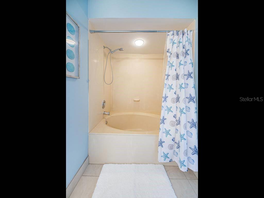 5701 BAHIA DEL MAR CIR #204