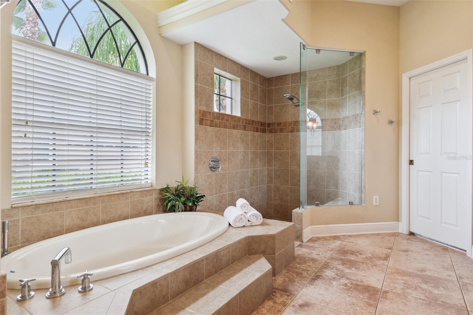 20200 LACE CASCADE RD