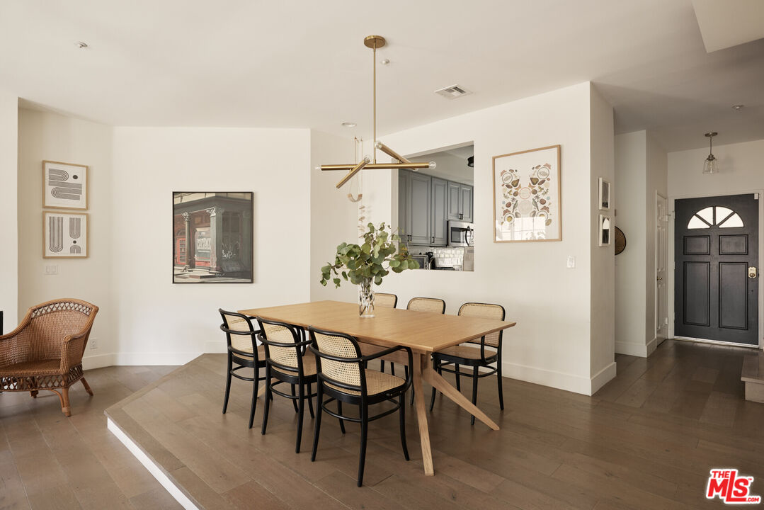 850 N Poinsettia Pl Unit: 4