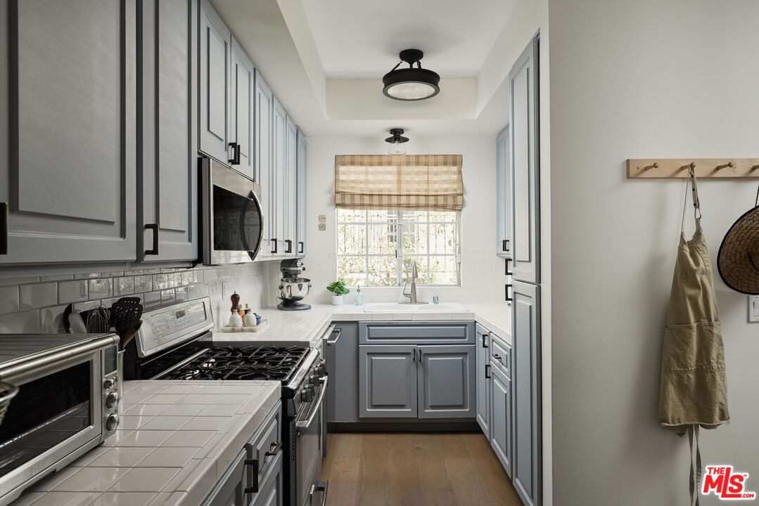 850 N Poinsettia Pl Unit: 4