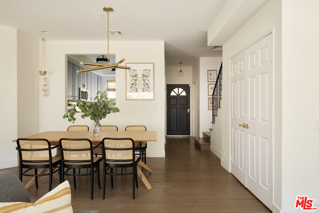 850 N Poinsettia Pl Unit: 4