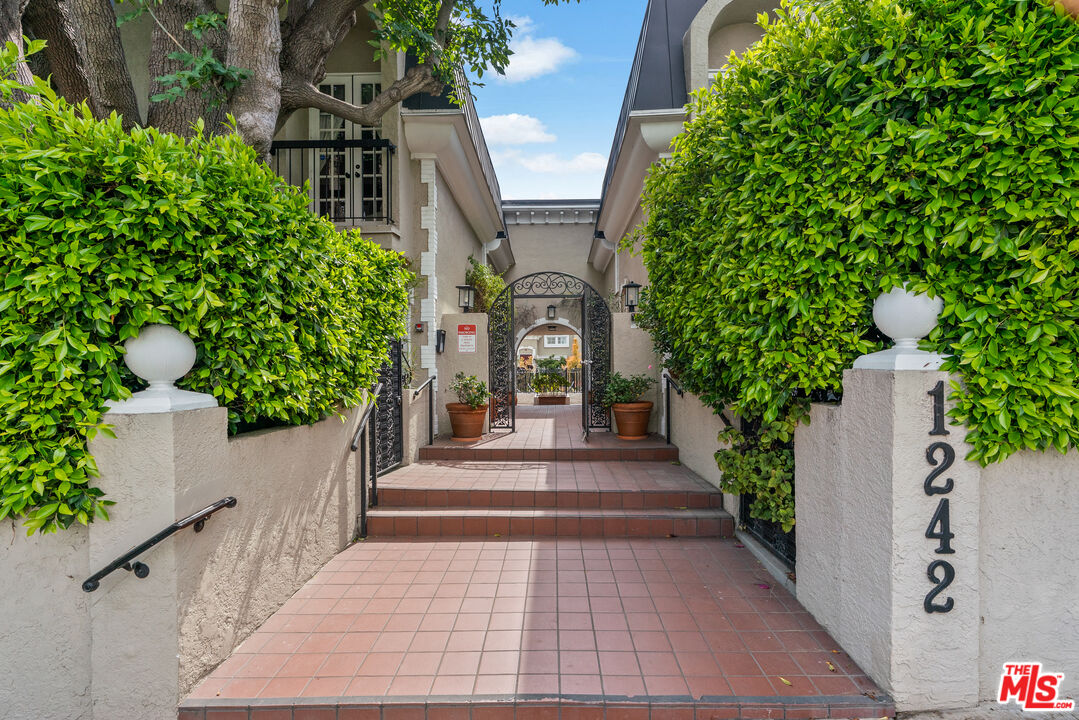 1242 Berkeley St Unit: 13