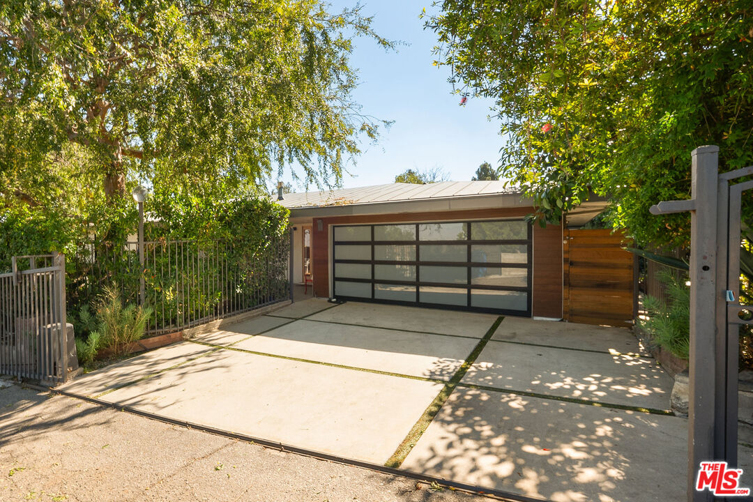 11460 Laurelcrest Rd