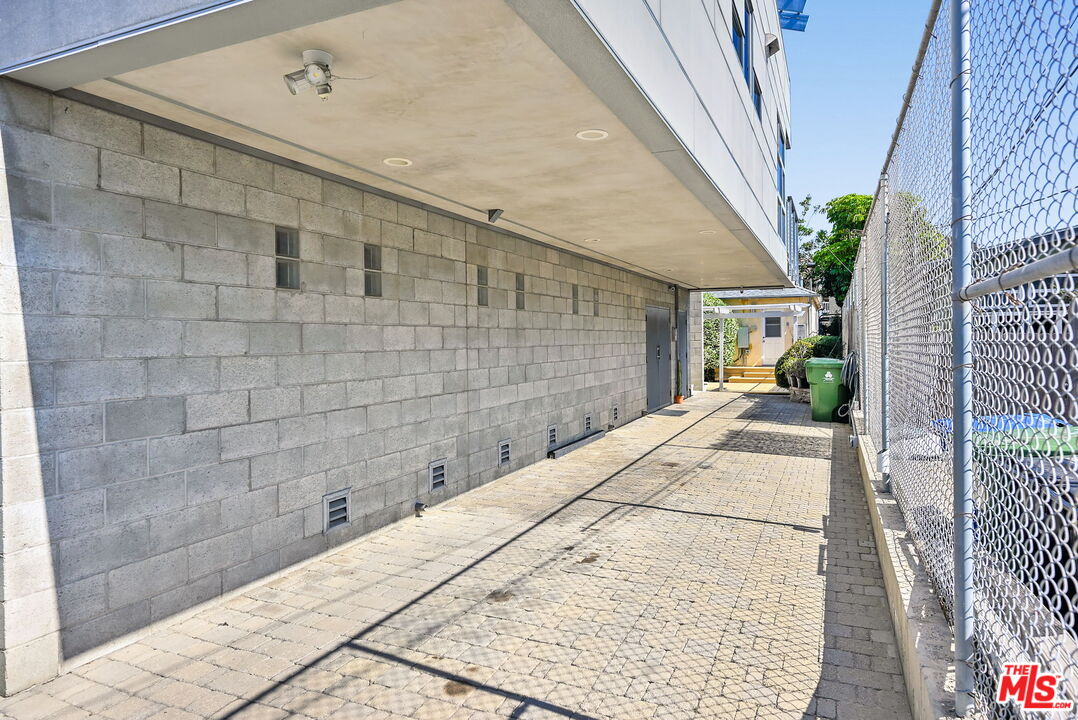 655 Brooks Ave