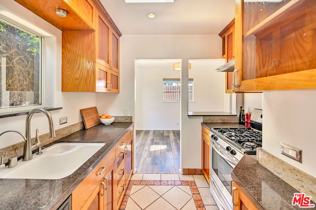 655 Brooks Ave