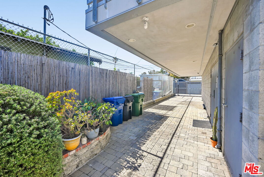 655 Brooks Ave
