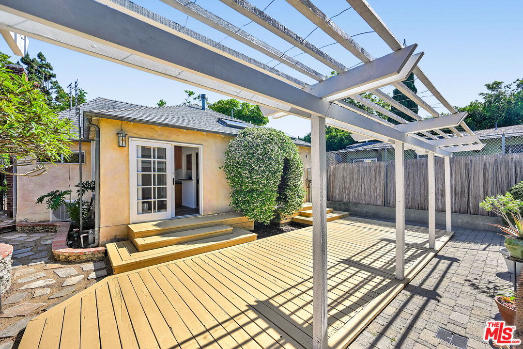 655 Brooks Ave