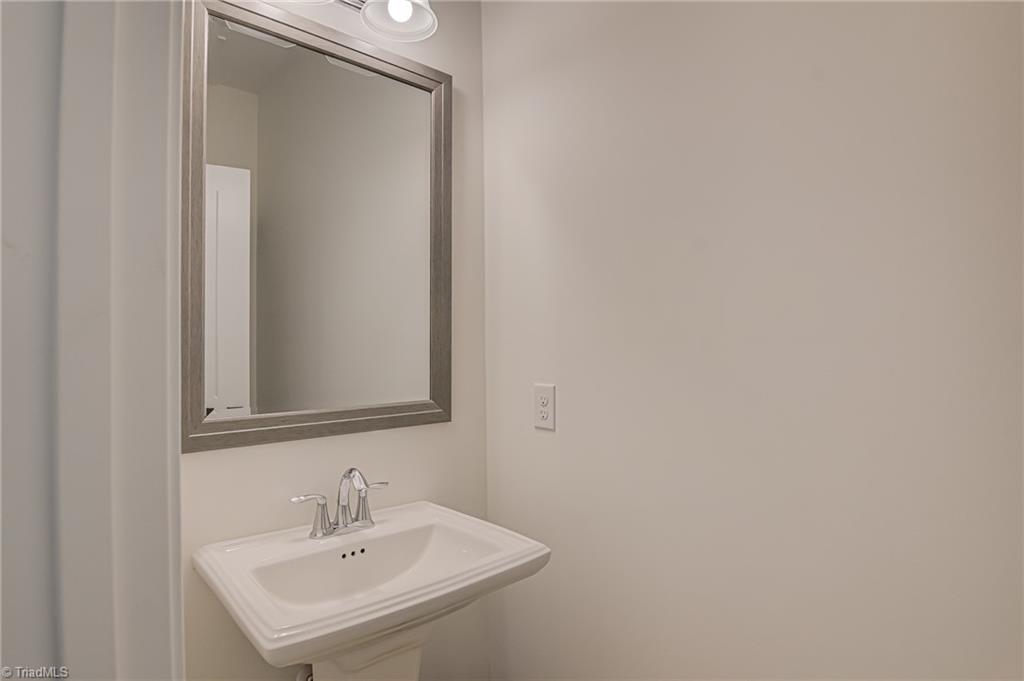 2707 Cottage Hill Lane, Winston-Salem