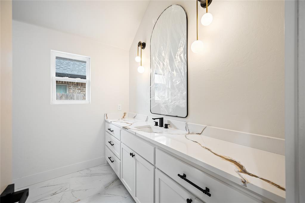 2705 NW 40th Street