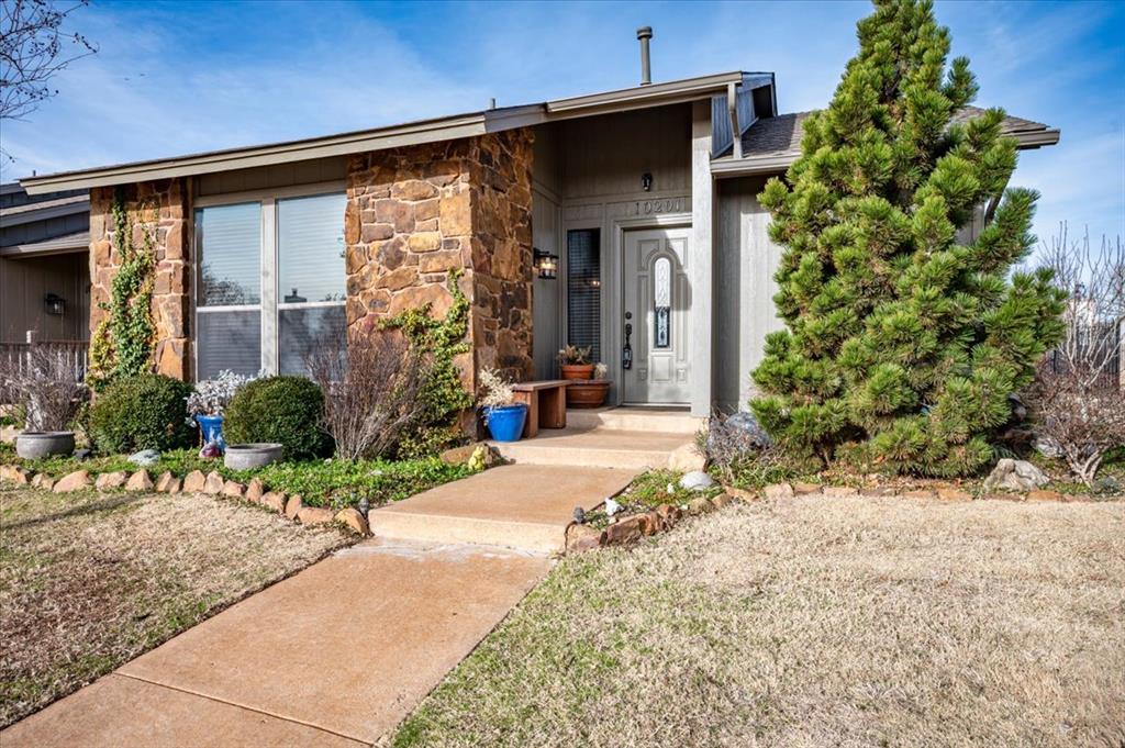 10201 Shadowview Drive