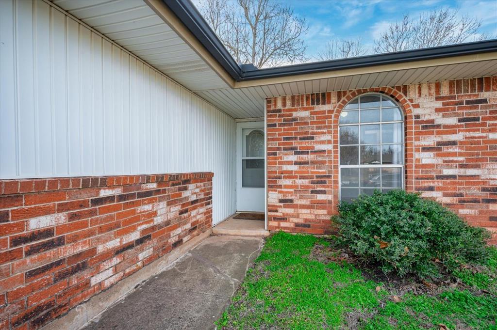 5009 Oak Manor Drive