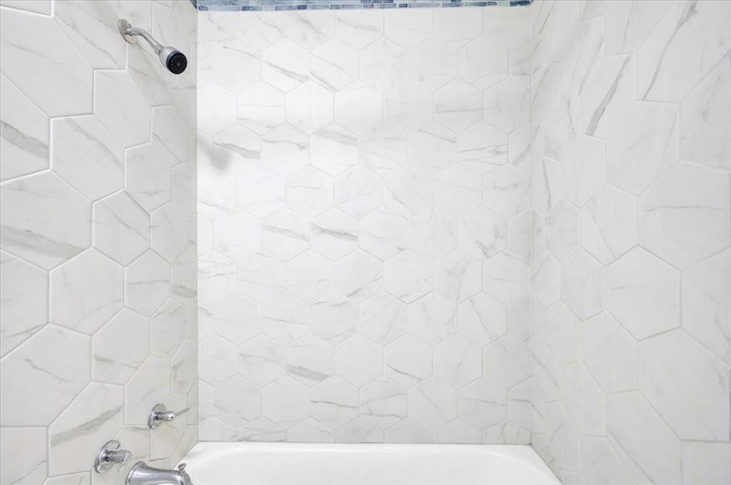 5009 Oak Manor Drive