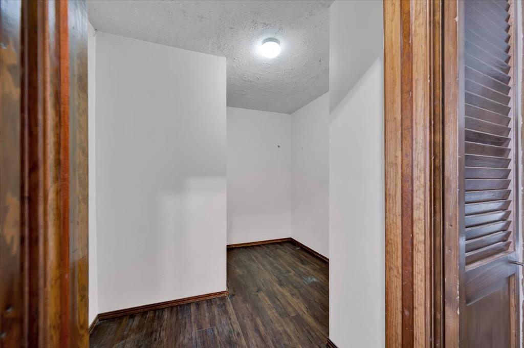 5009 Oak Manor Drive