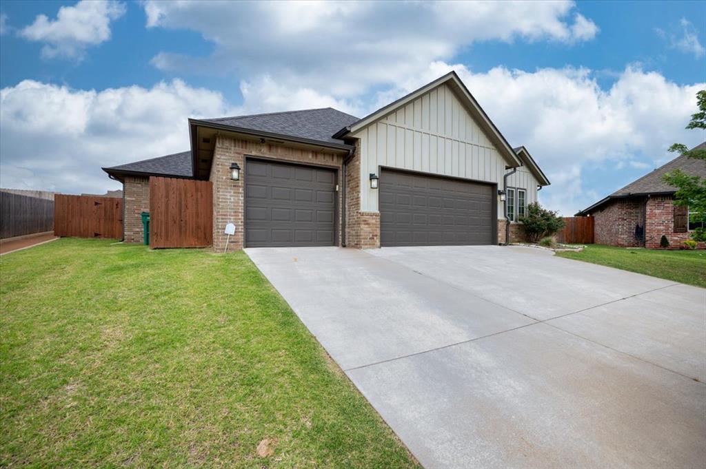 8917 E Brian Lane