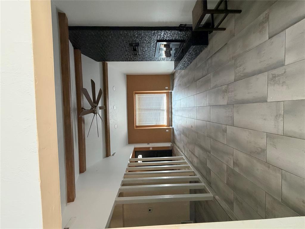 237 E Mohr Lane
