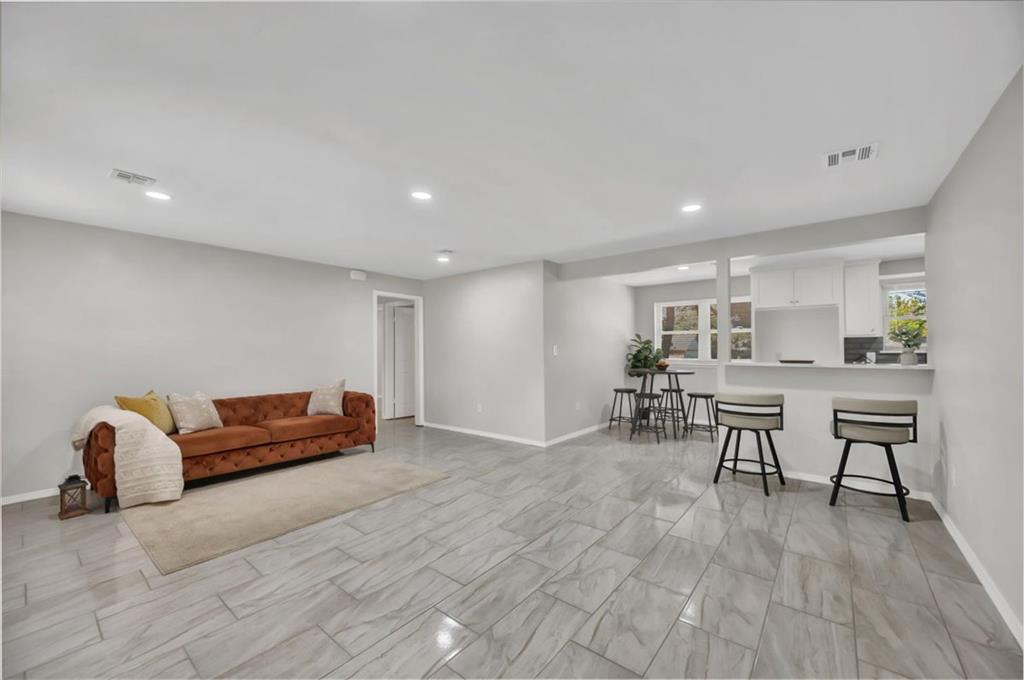 1209 Lawton