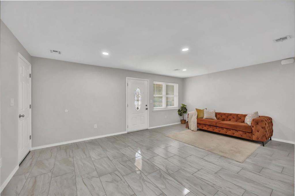 1209 Lawton