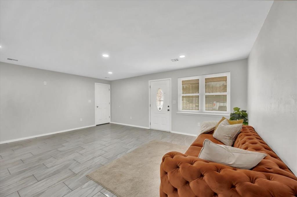 1209 Lawton