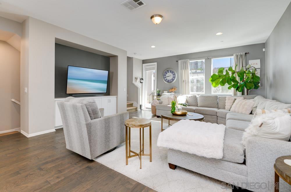 1851 Sea Rocket Ln