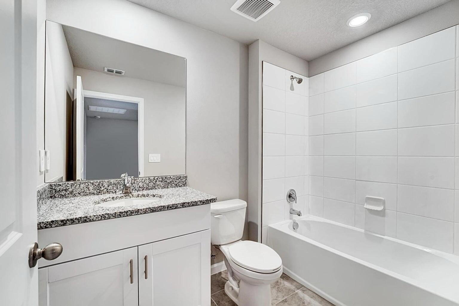 5748 SE Edgewater Circle