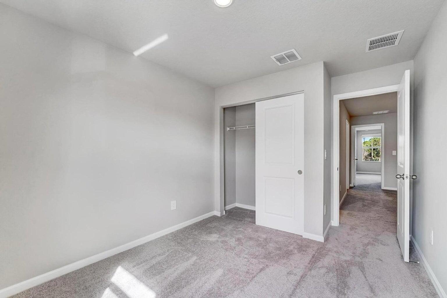 5748 SE Edgewater Circle