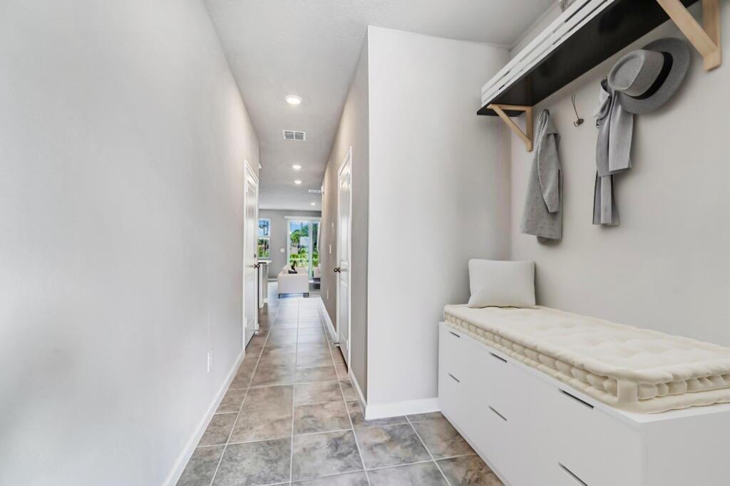 5748 SE Edgewater Circle