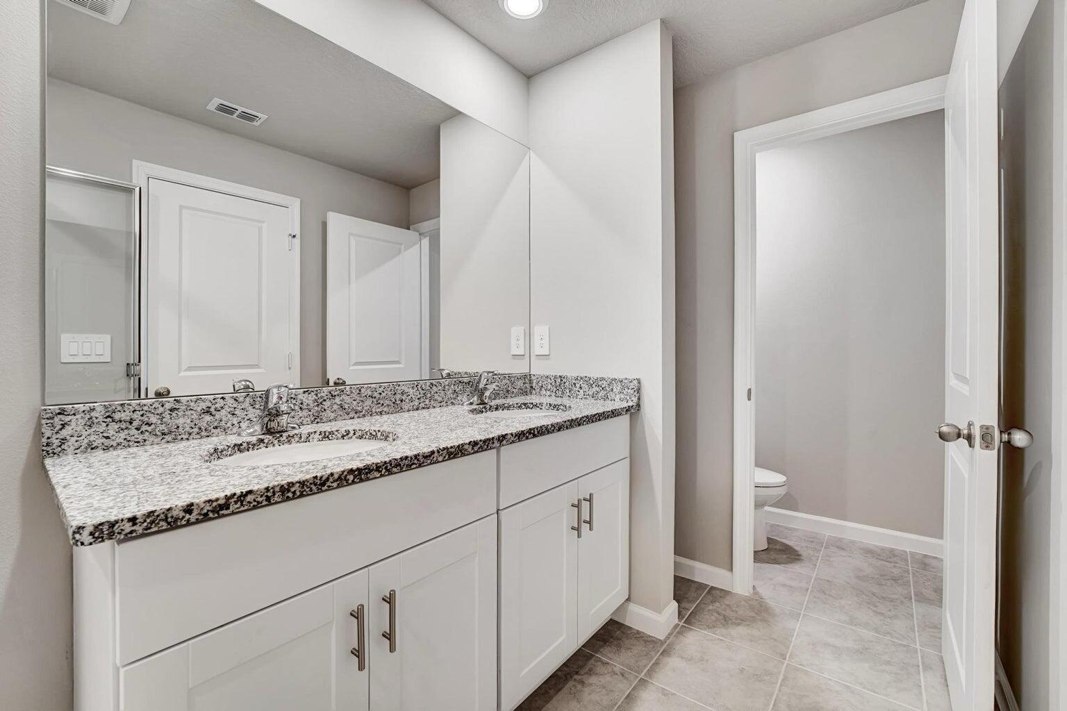 5748 SE Edgewater Circle