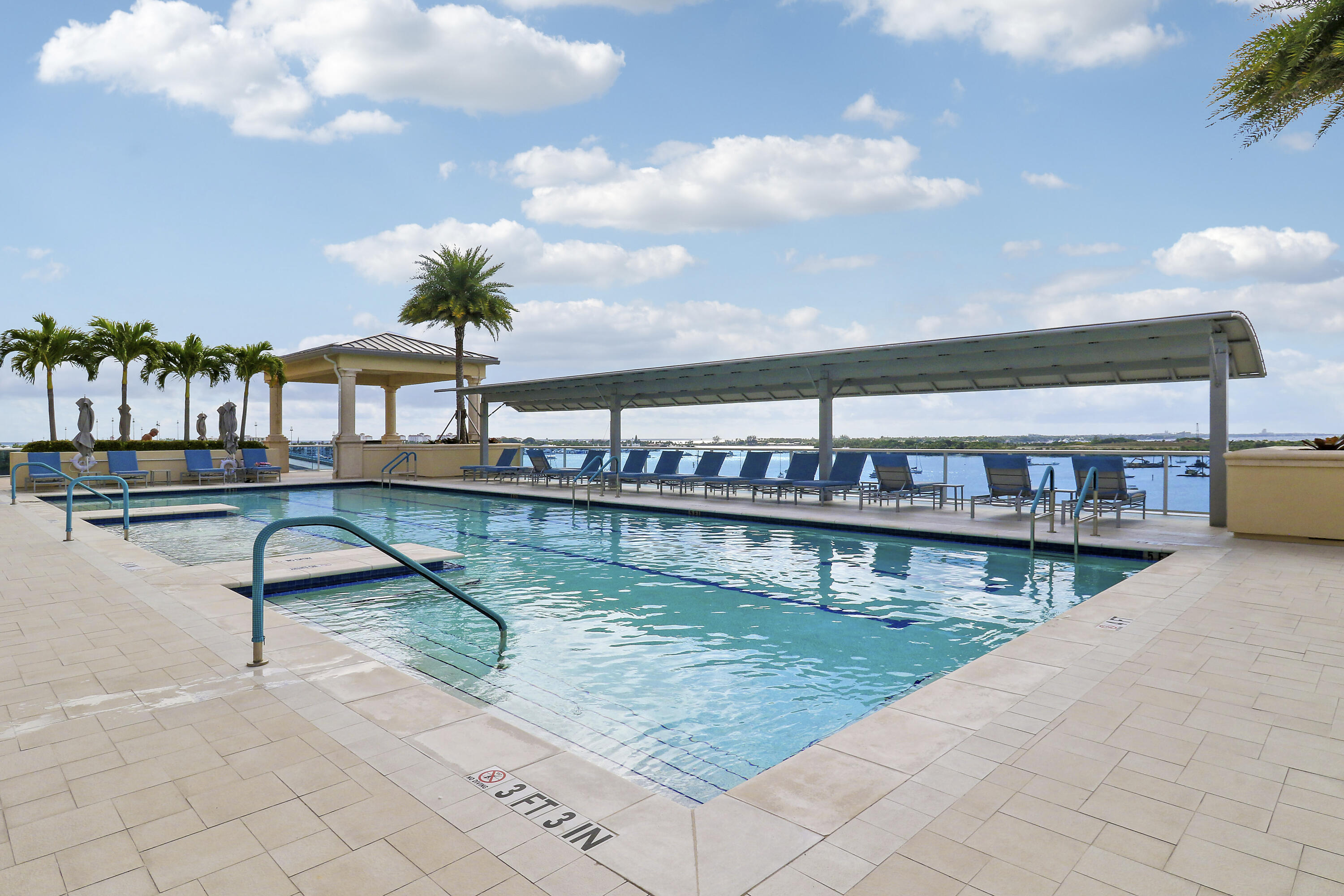 2640 Lake Shore Drive 307