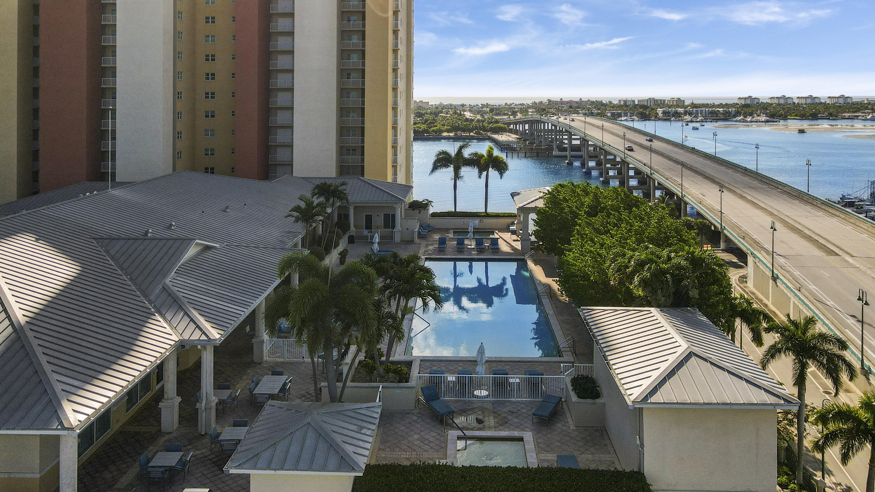2640 Lake Shore Drive 307