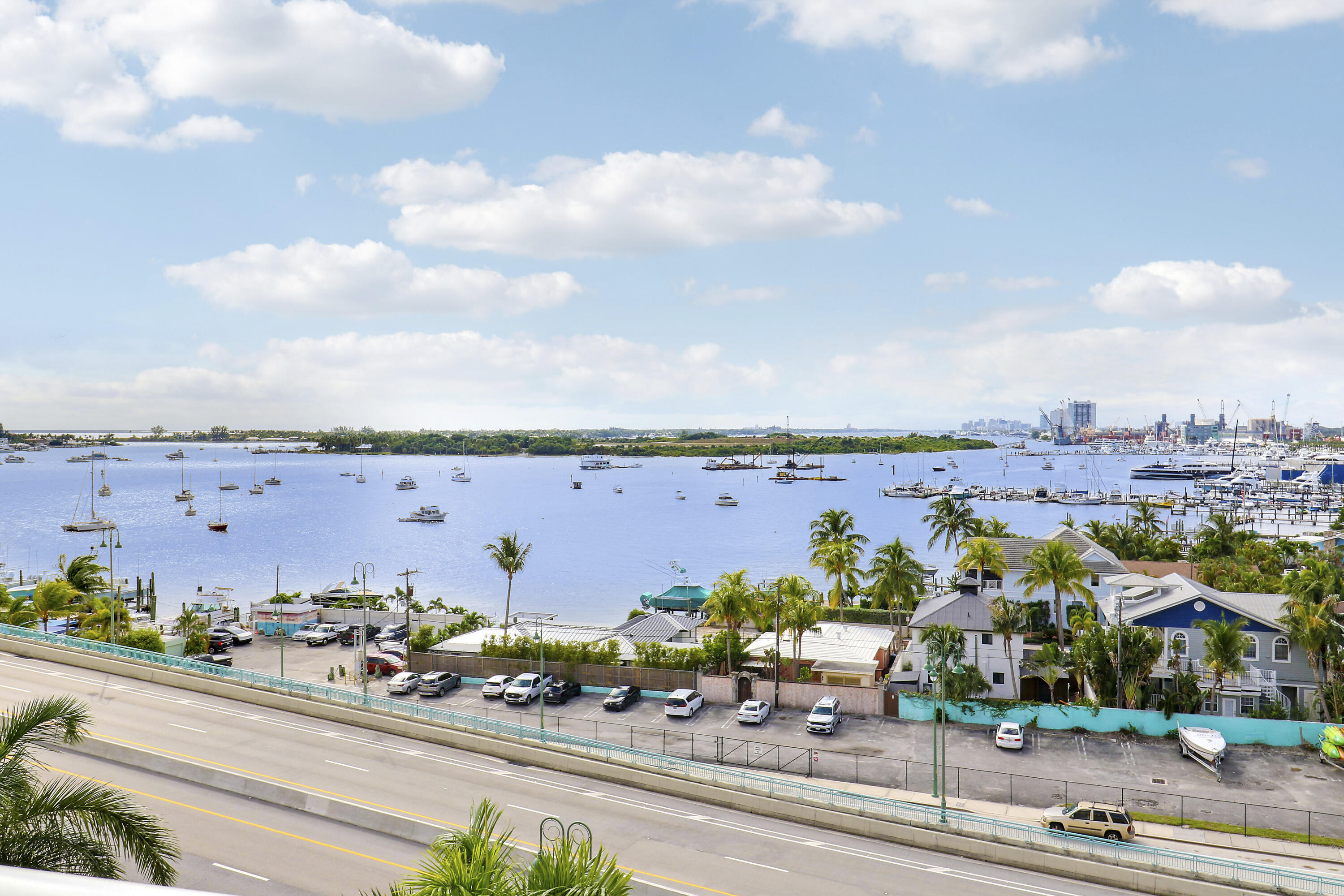 2640 Lake Shore Drive 307