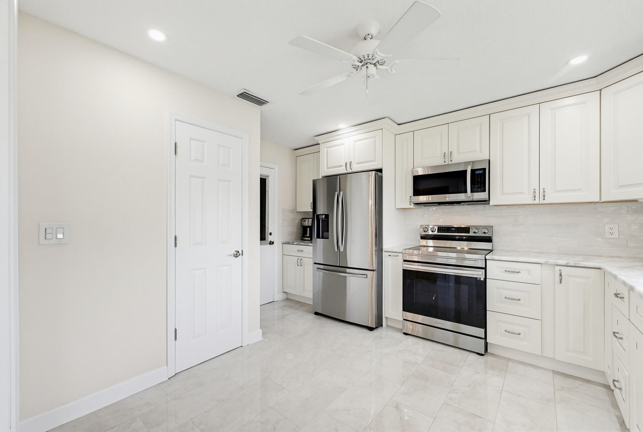 4854 Equestrian Circle Apt B