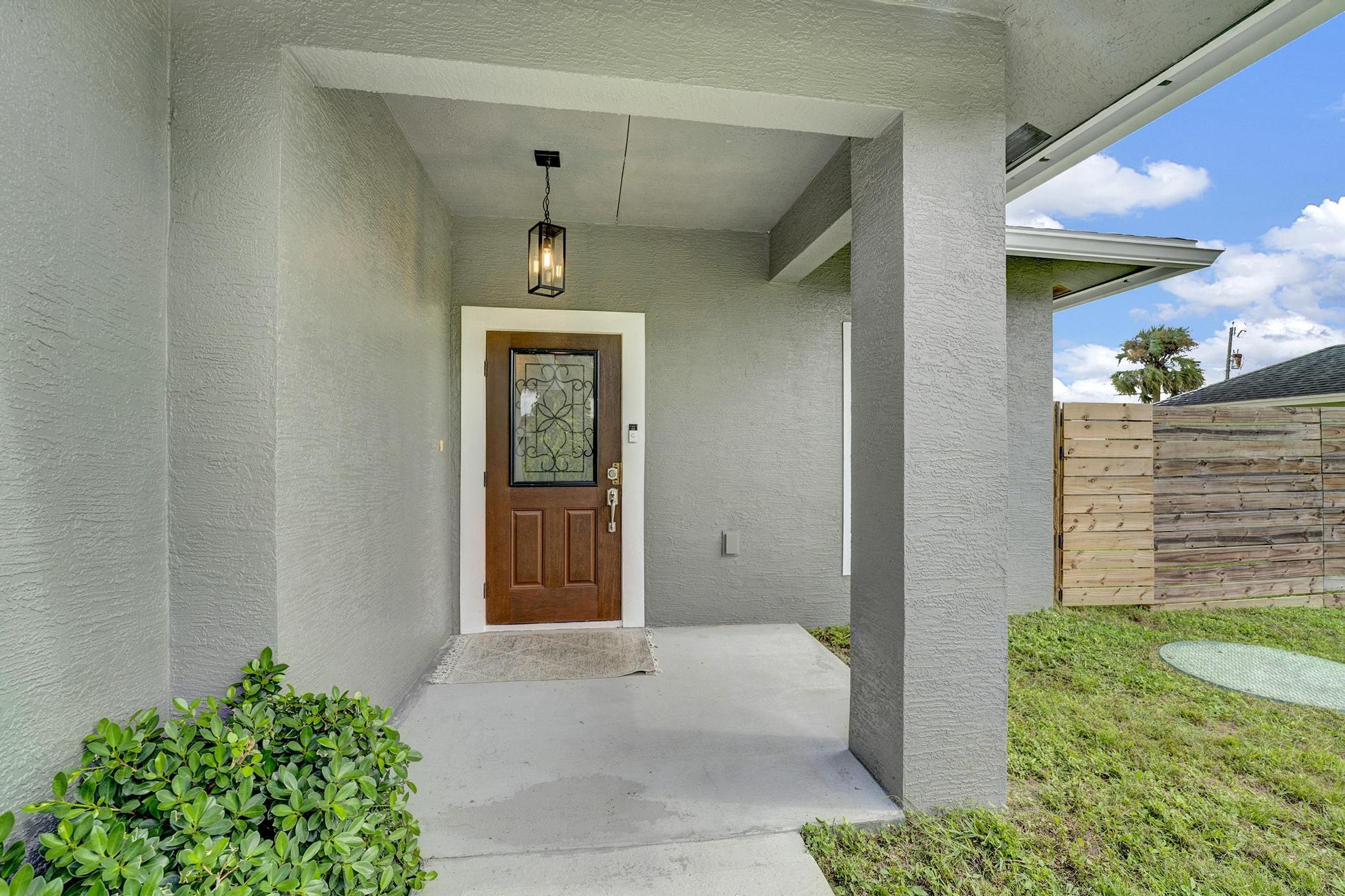 2001 SW Aguero Street, Port St. Lucie