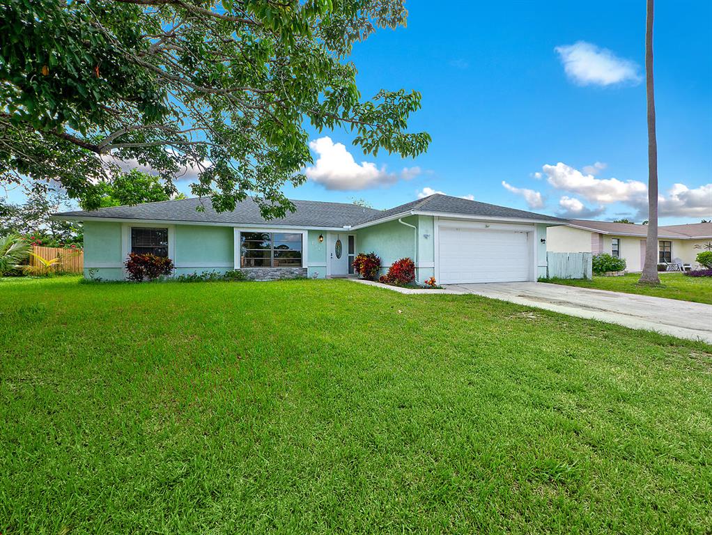 126 La Mancha Ave