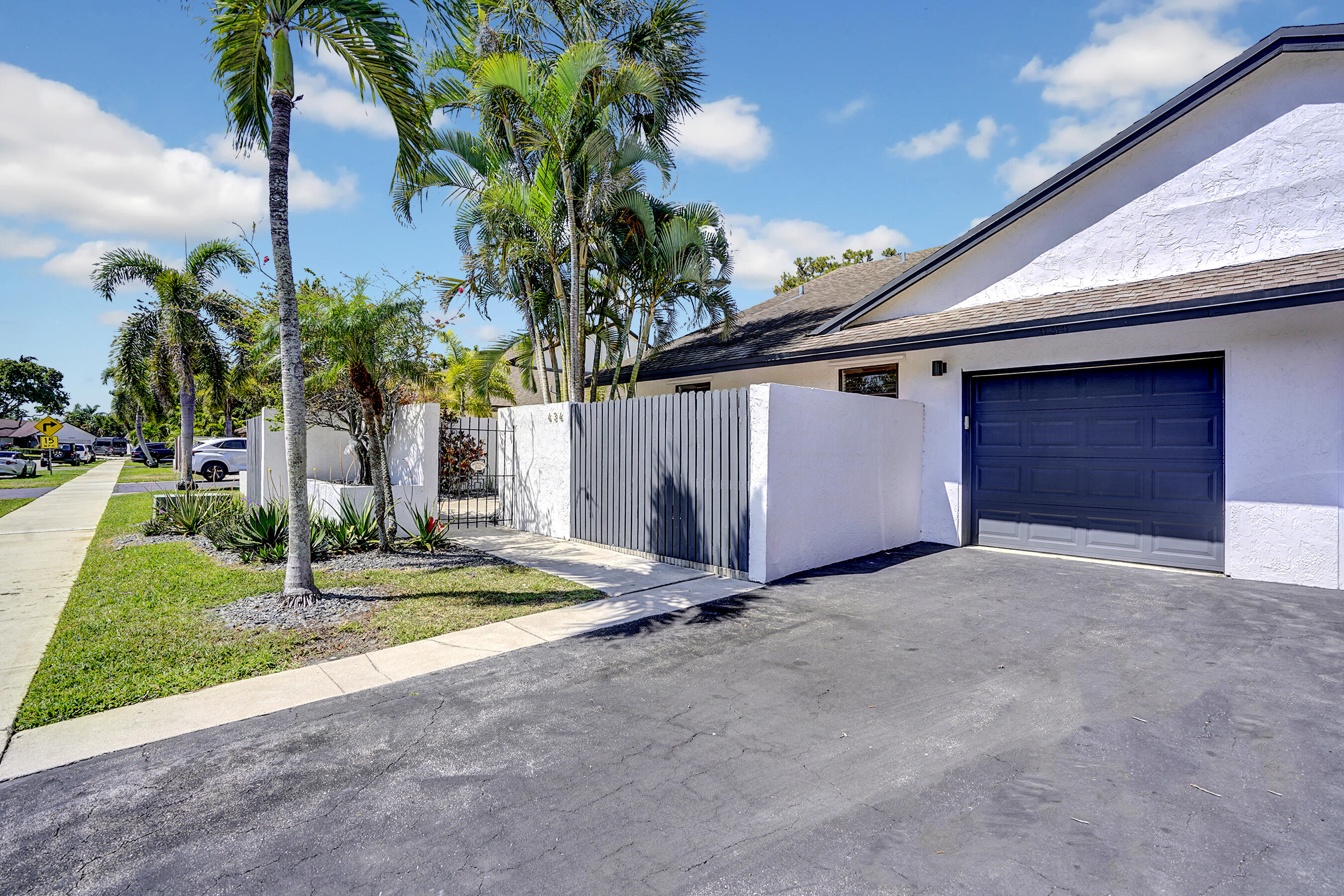 434 SW 27th Avenue