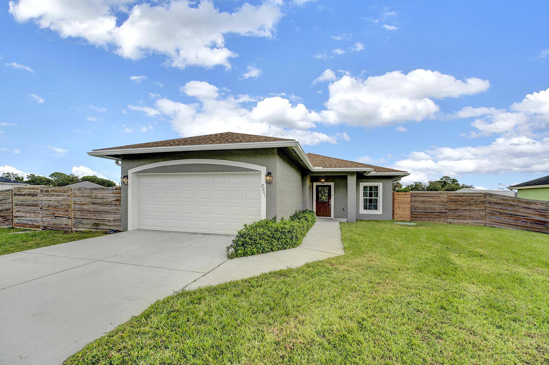 2001 Sw Aguero St