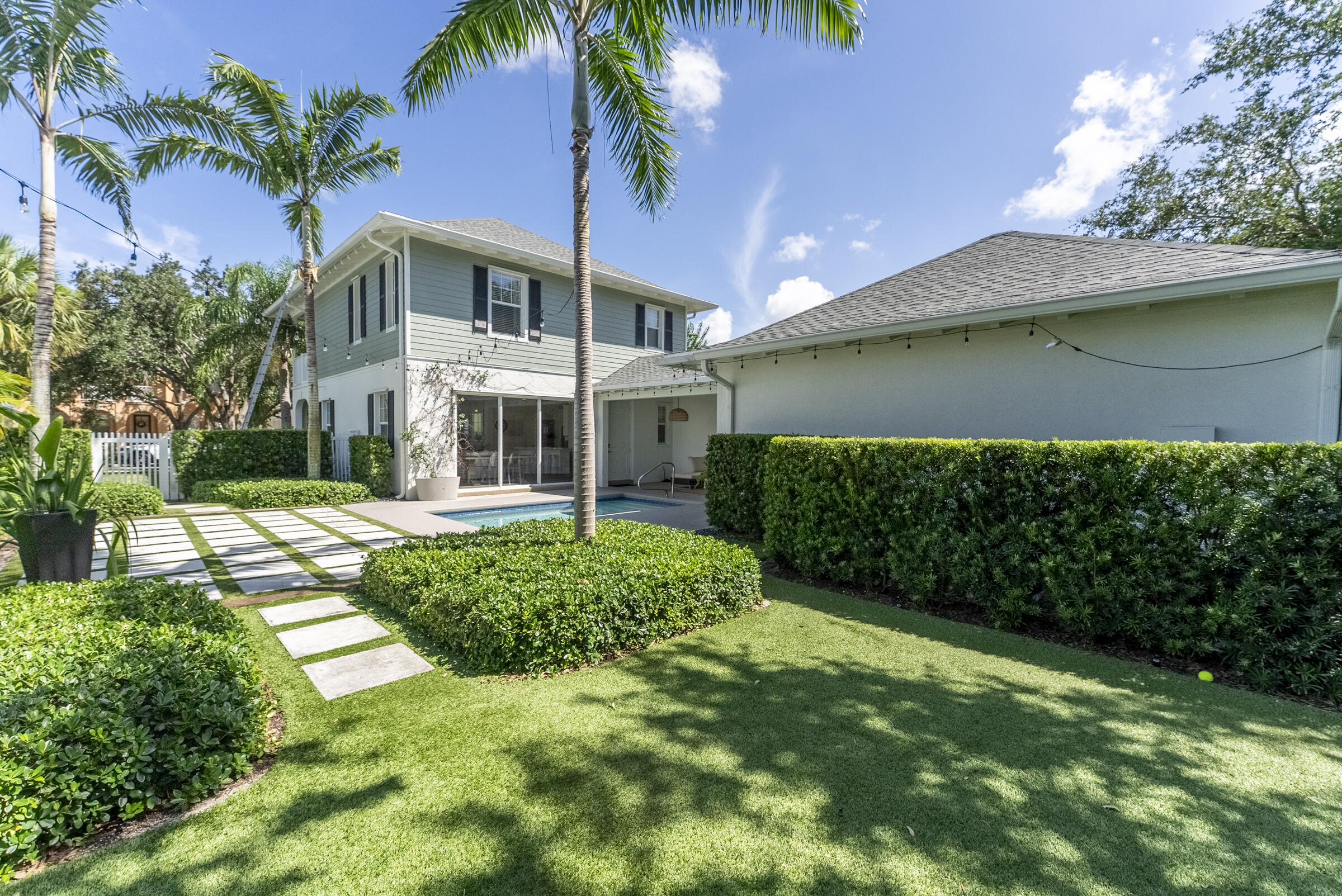 2632 E Community Drive