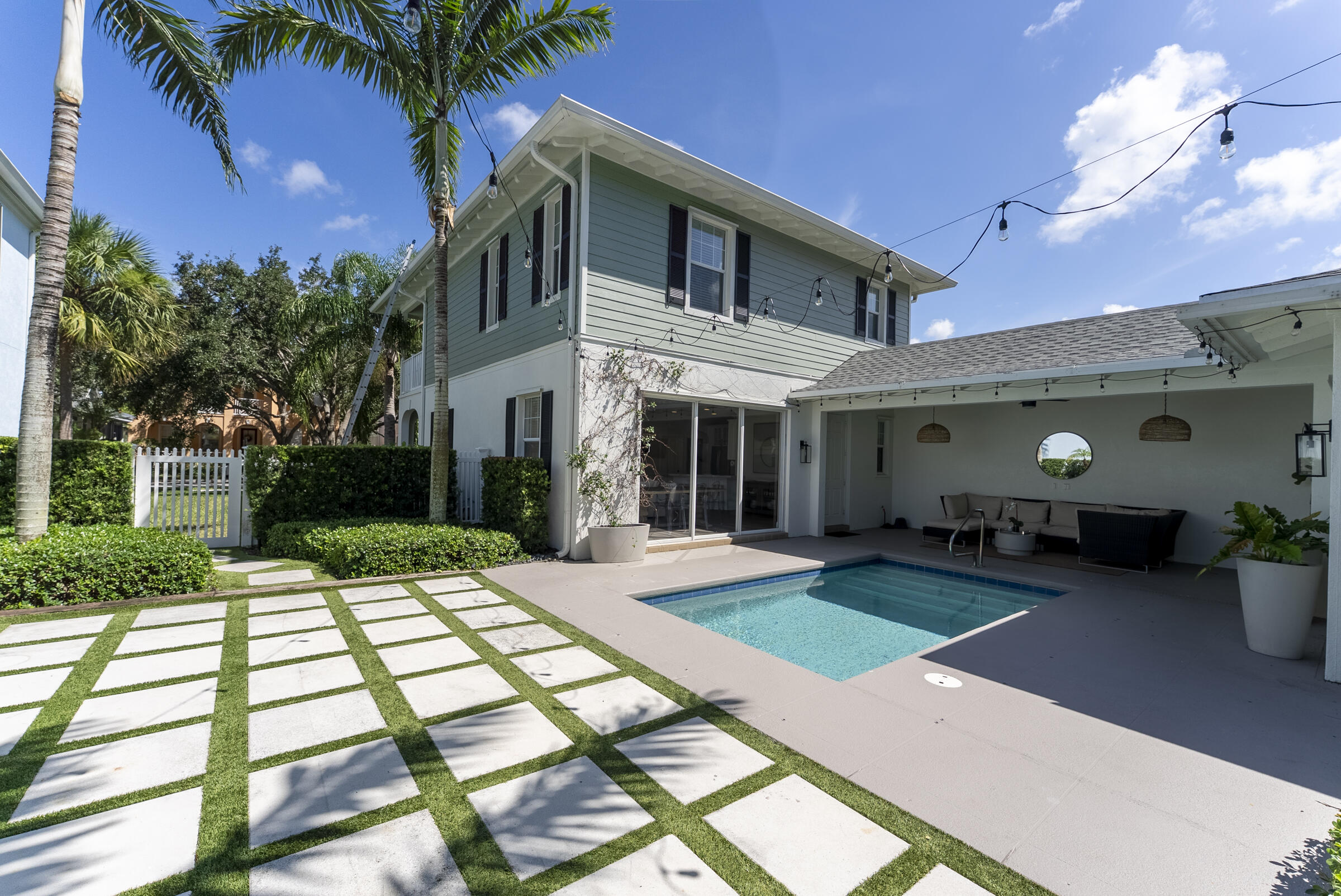 2632 E Community Drive