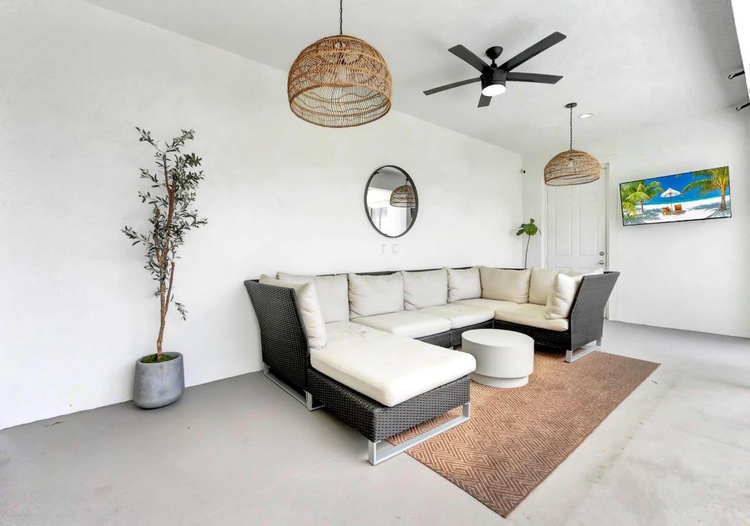 2632 E Community Drive