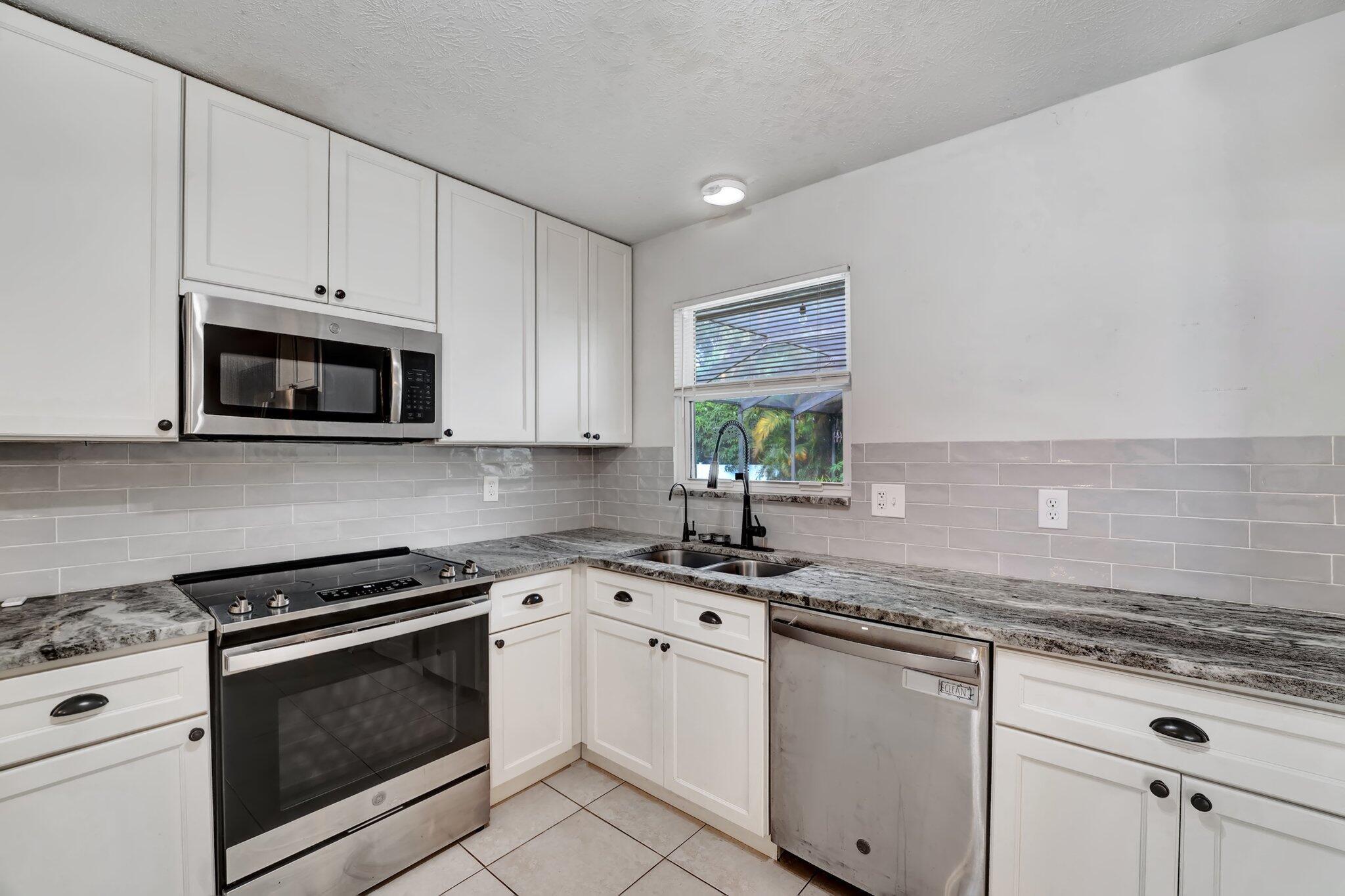 1918 SE Cheltenham Street