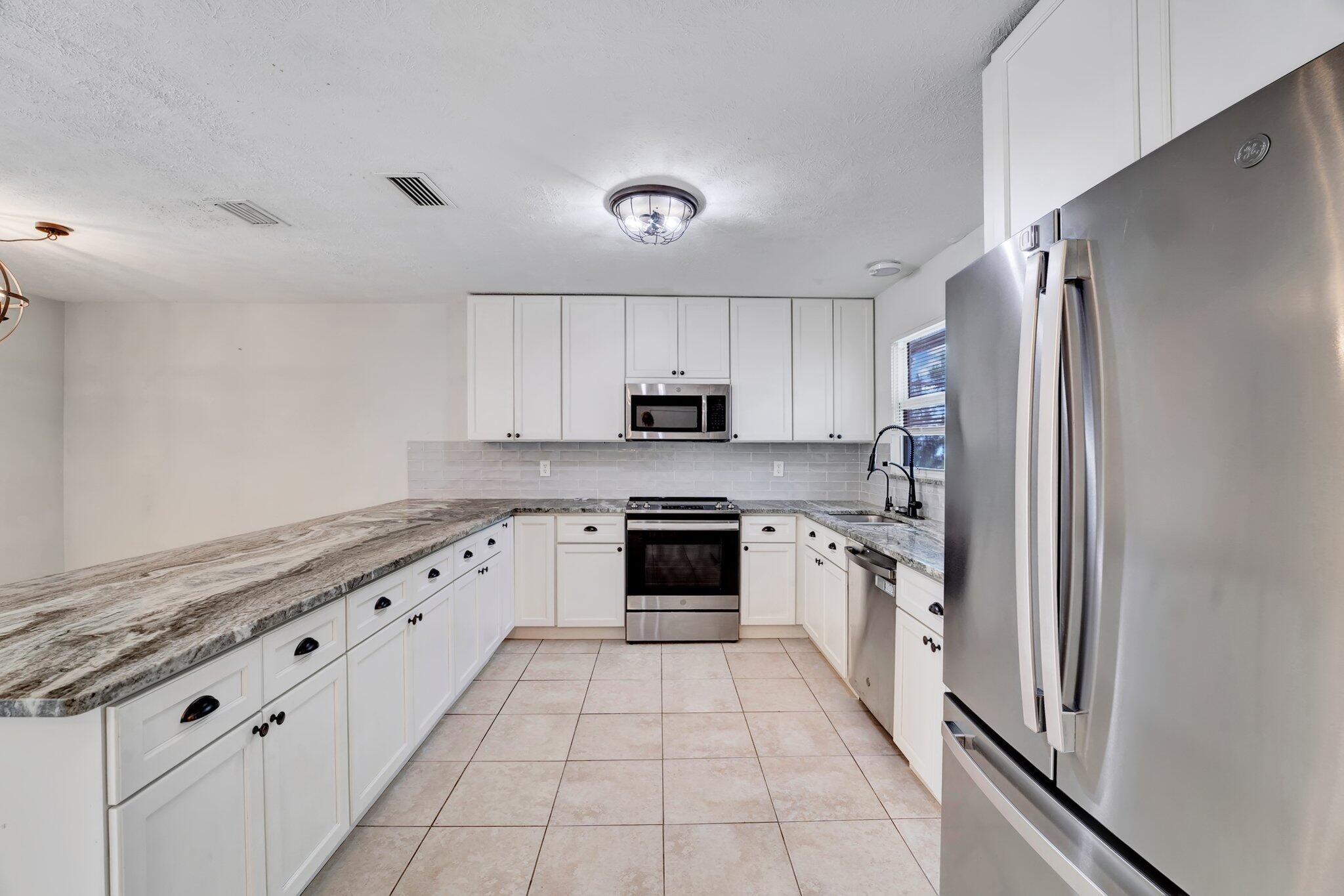 1918 SE Cheltenham Street