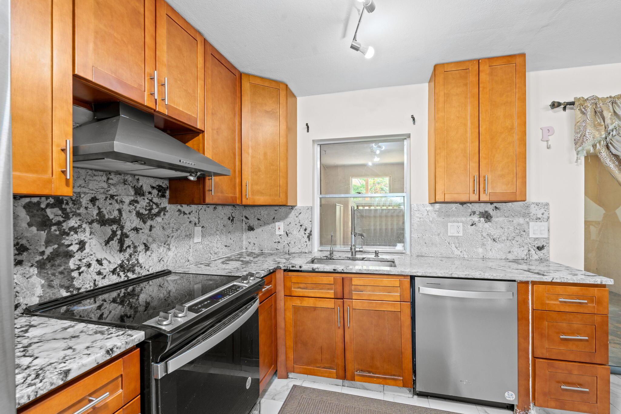 1460 Woodcrest Road E