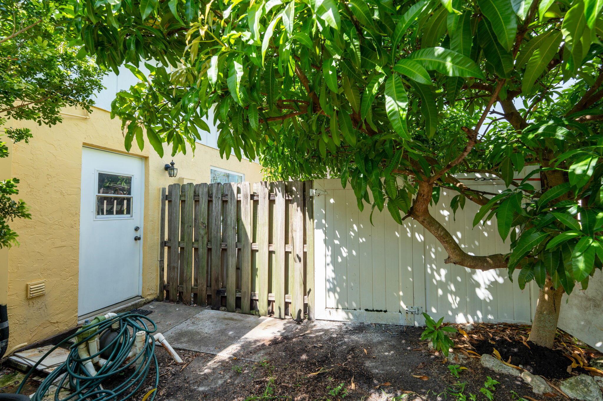 1460 Woodcrest Road E