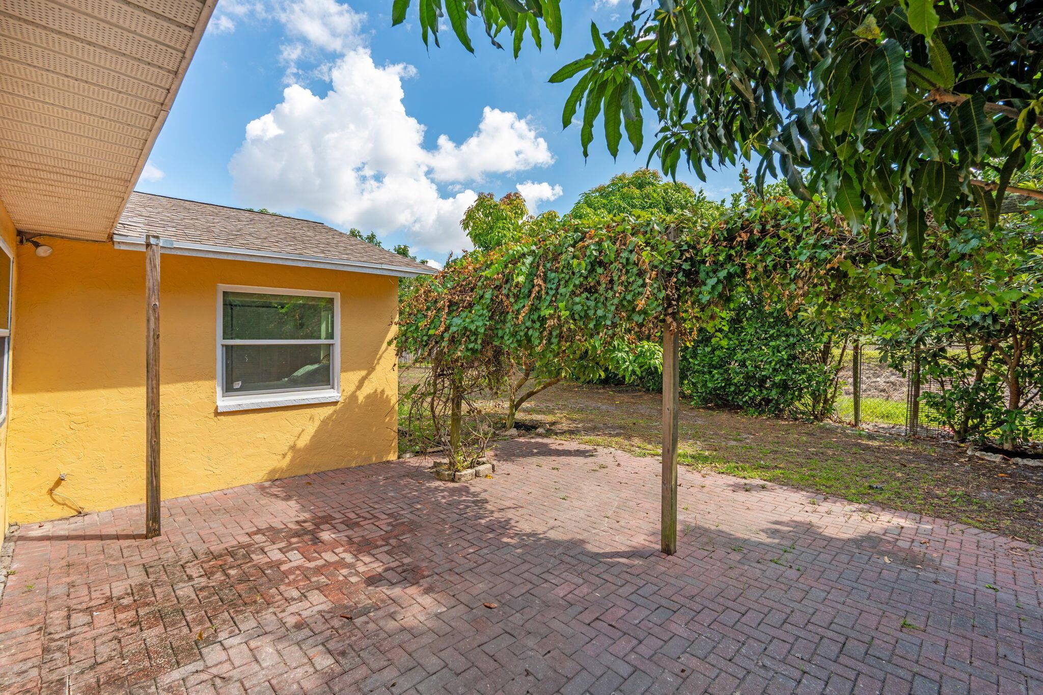 1460 Woodcrest Road E