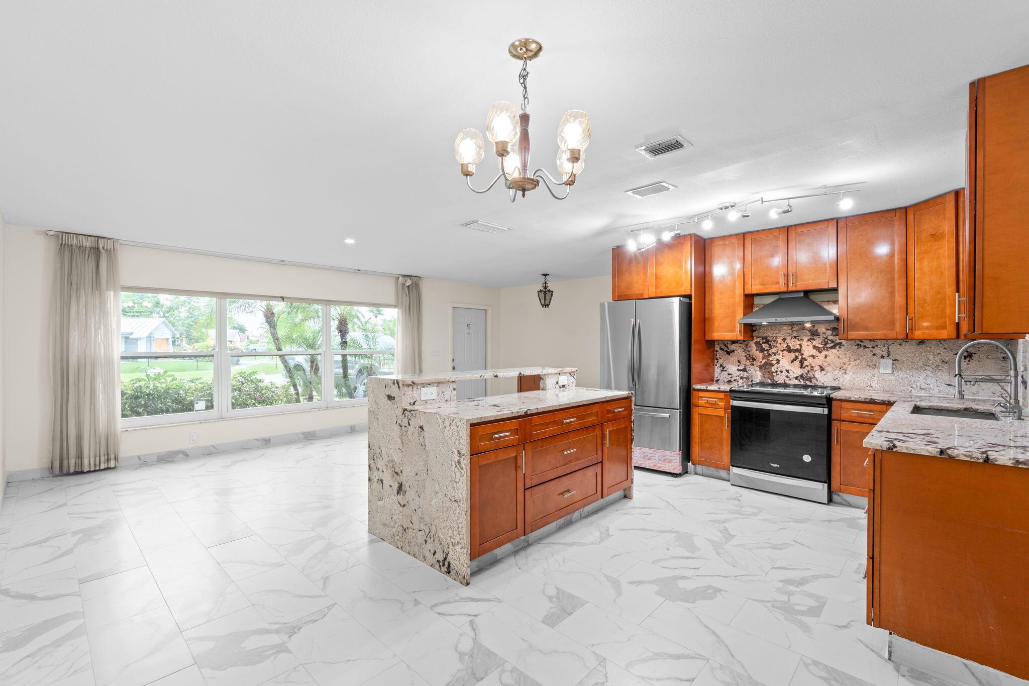 1460 Woodcrest Road E