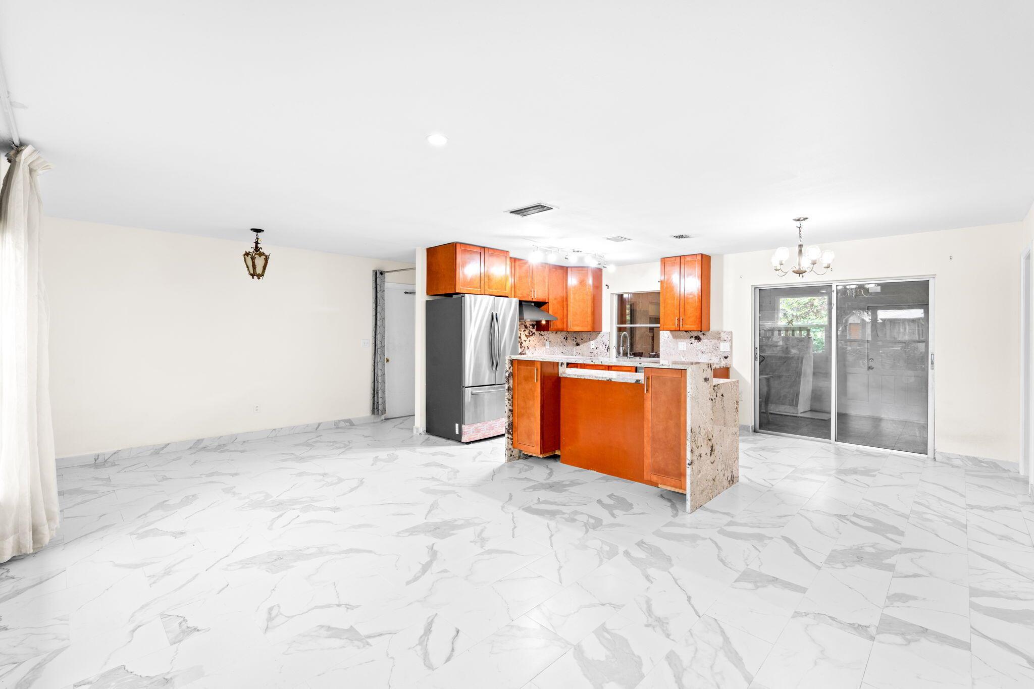 1460 Woodcrest Road E