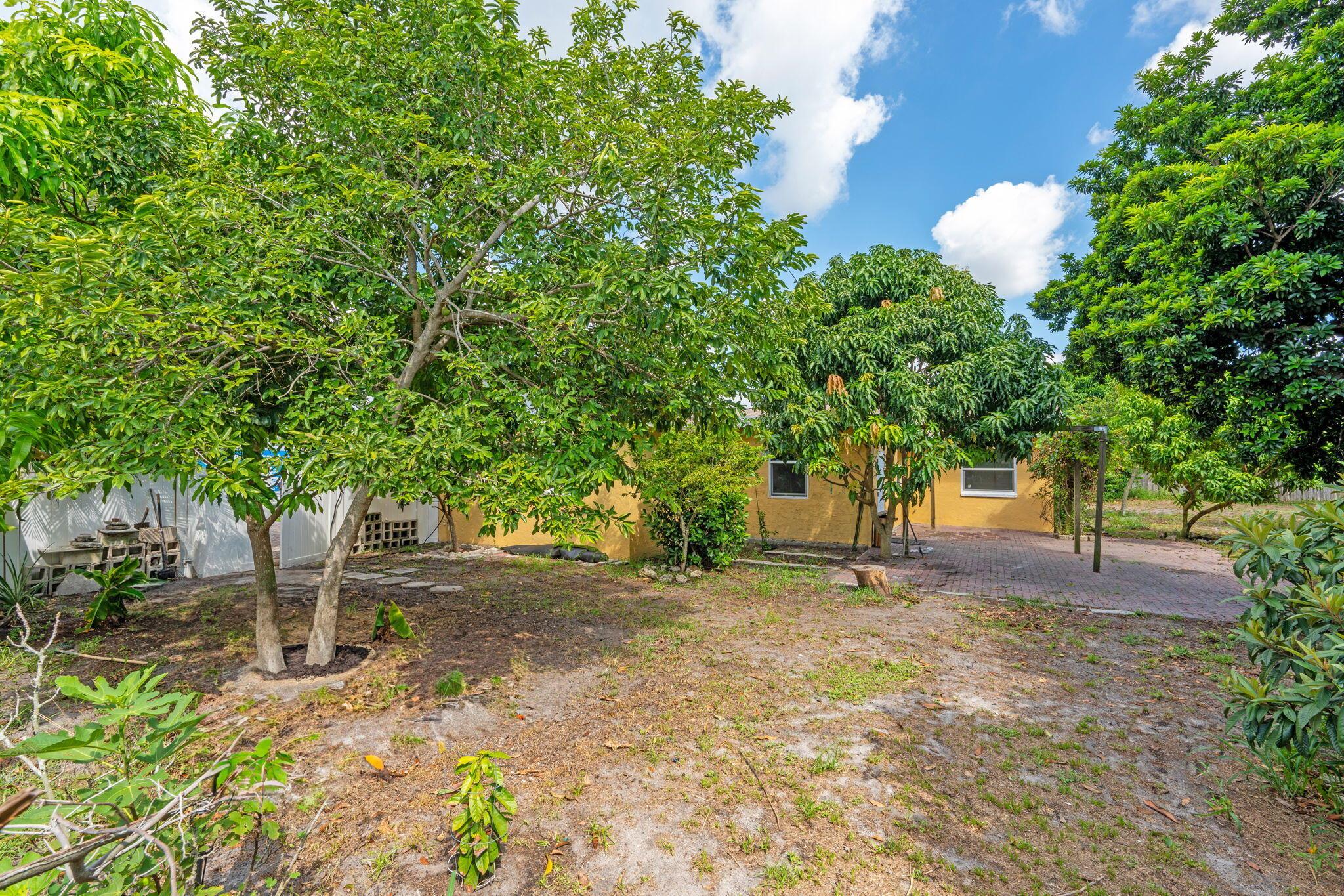 1460 Woodcrest Road E