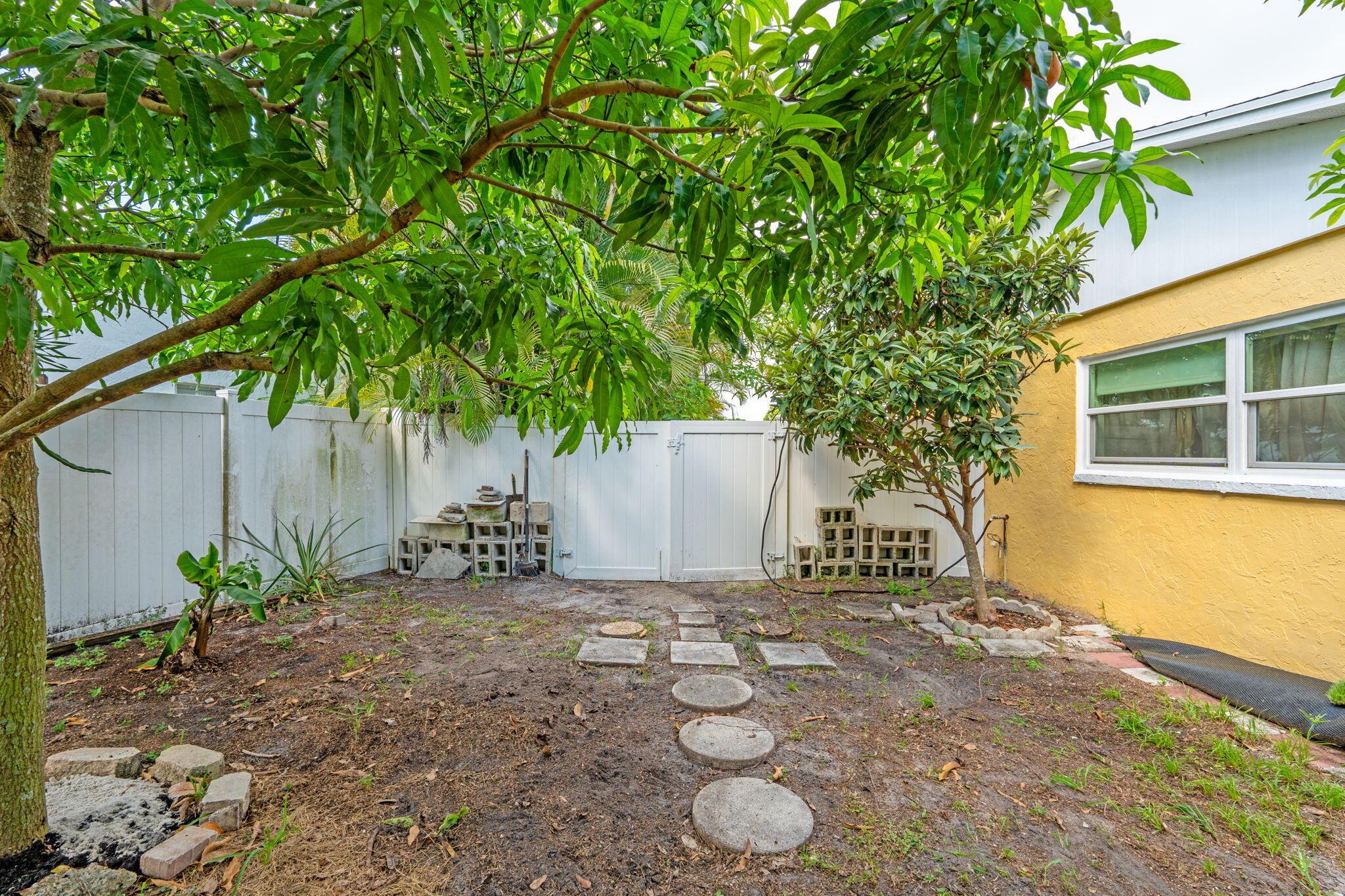 1460 Woodcrest Road E